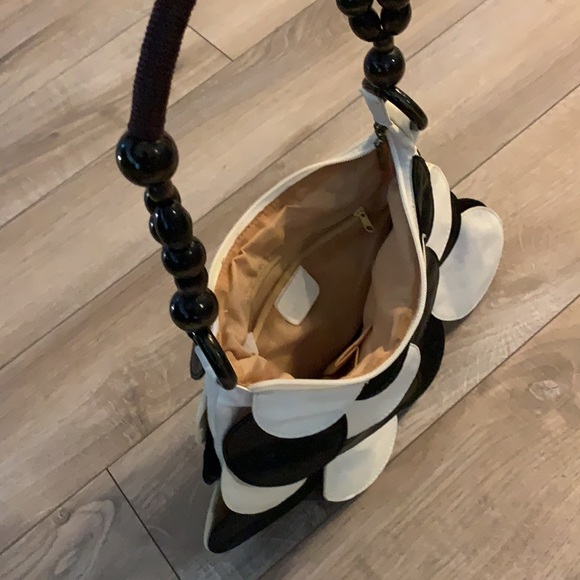 Abstract Circle Black - White Leather Purse - Picture 4 of 7